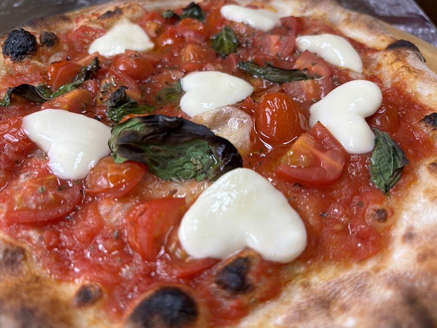 モッツァレラハートピザ